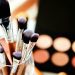 treize idées amusantes d'organisateurs de maquillage DIY pour un rangement approprié