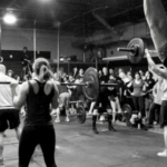 Una guida per principianti al CrossFit: H Cose fondamentali da sapere prima del tuo primo allenamento CrossFit