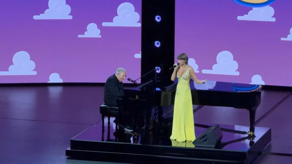 WATCH:  Taylor Swift joins Tom Hanks and extra at ‘Toy Story 5’ premiere