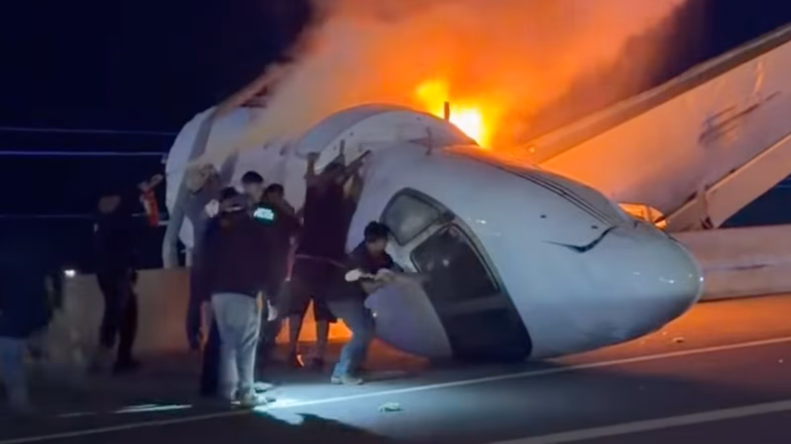 With a sledgehammer and a shovel, volunteers raced to save lots of passengers in Texas aircraft crash