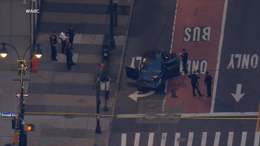 WATCH:  Tesla crashes into scaffolding in Midtown Manhattan, killing passenger