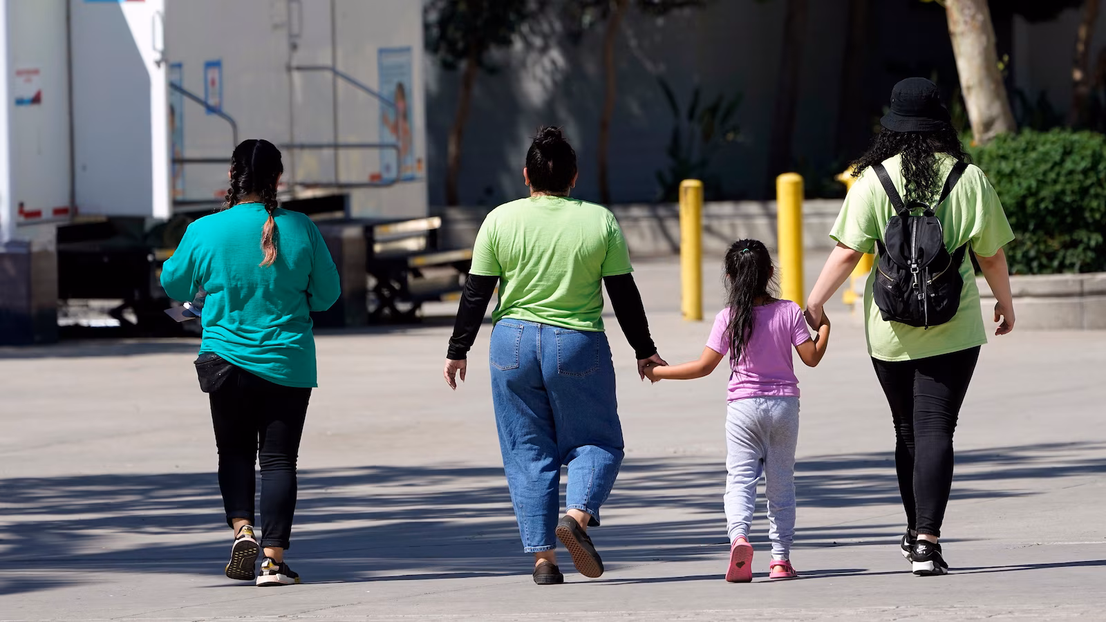 Democrats press HHS over authorized illustration of migrant youngsters