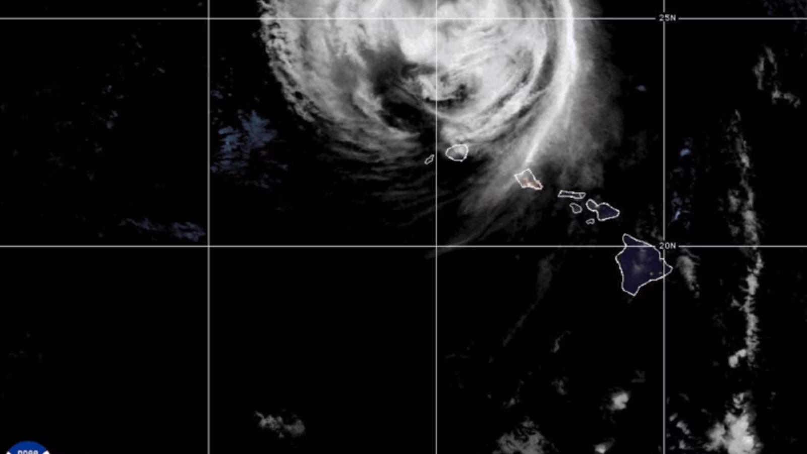 Hawaii’s western islands hit by fierce winds and heavy rain from Hurricane Lowell