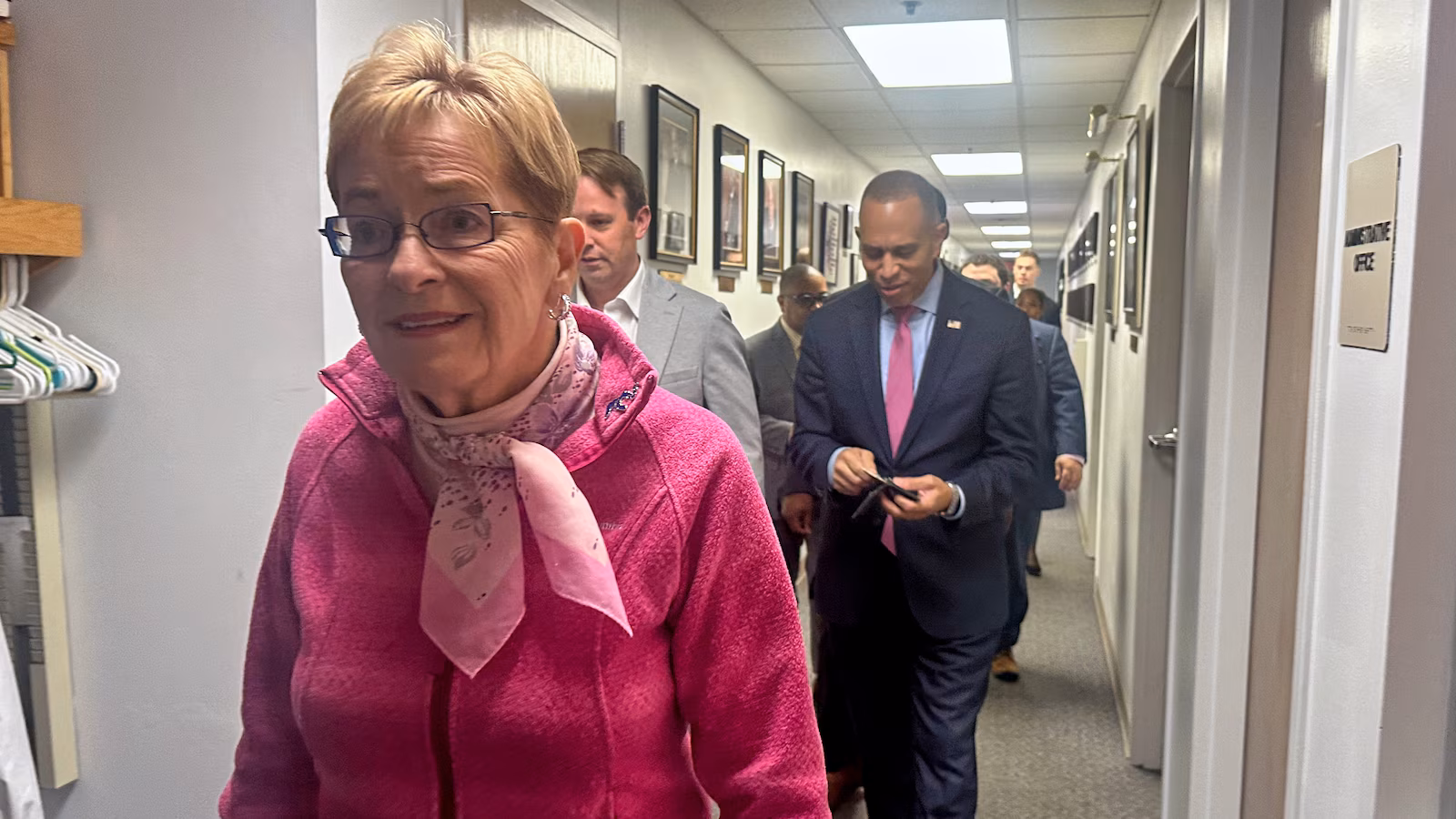 Jeffries likes Democrats’ probabilities in race for the Home as he campaigns in Ohio